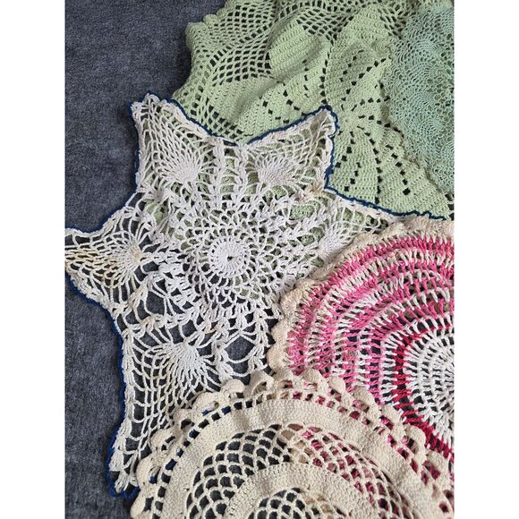 Vtg Crocheted Doilies lot of 7 Multi-Colored Handmade Lace Decor Various Sizes - Picture 4 of 7